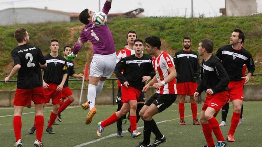 El Zamora B anota un gol de córner tras una salida en falso del portero rival.