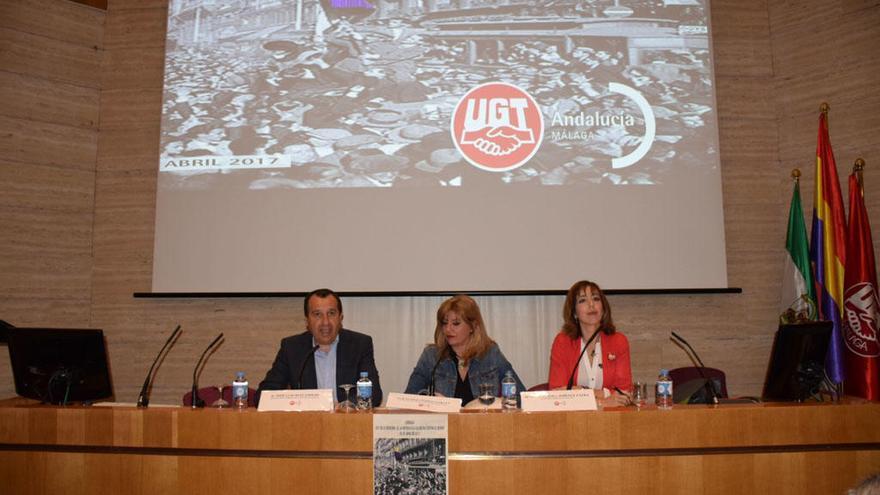 Ruiz Espejo, en el centro, en la inauguración de la jornada &#039;UGT en la memoria. De la República a la lucha contra el olvido&#039;.