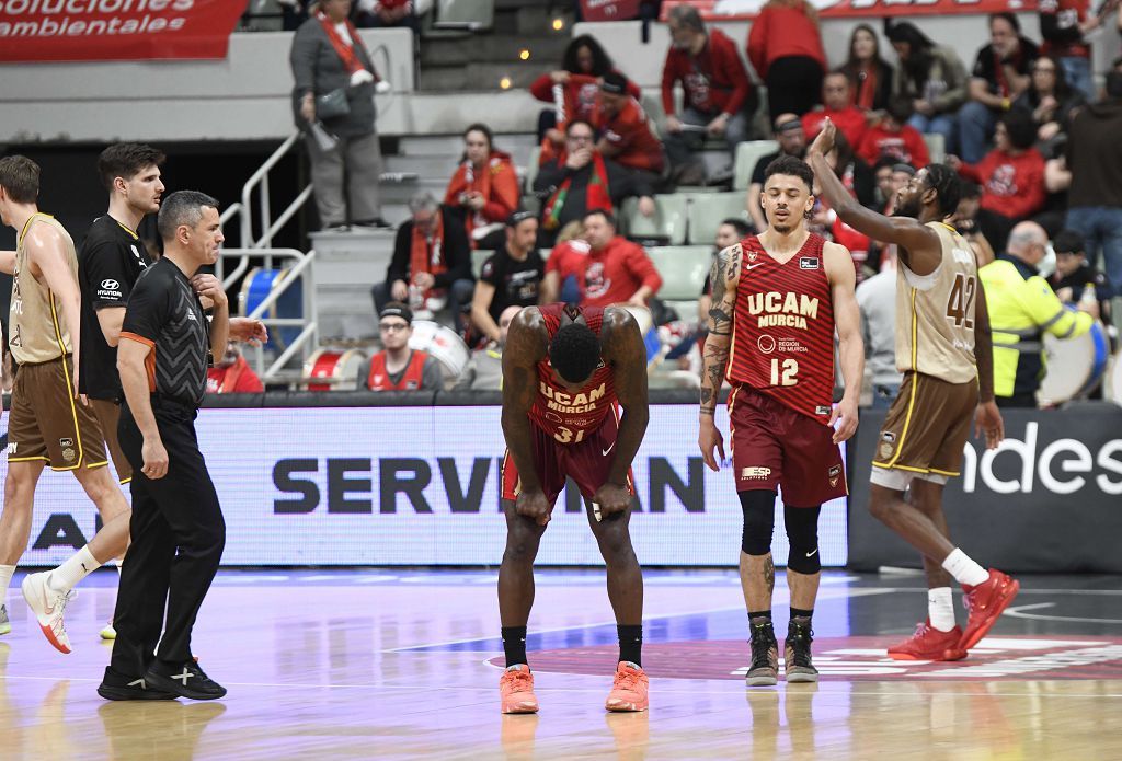 Todas las imágenes del partido del UCAM Murcia contra el Bàsquet Girona