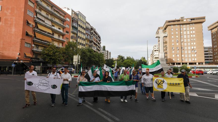 Tímidas manifestaciones por el tren en Cáceres y Mérida