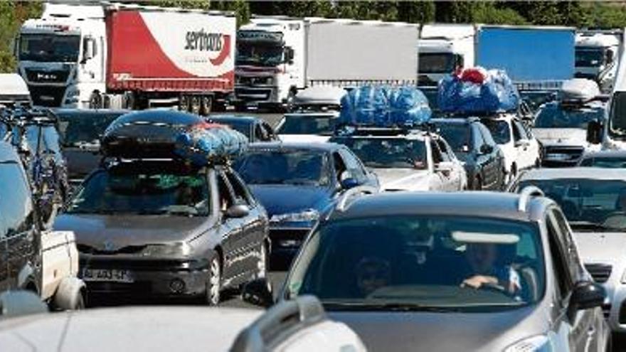 Els controls de la policia francesa embussen de nou l&#039;autopista AP-7