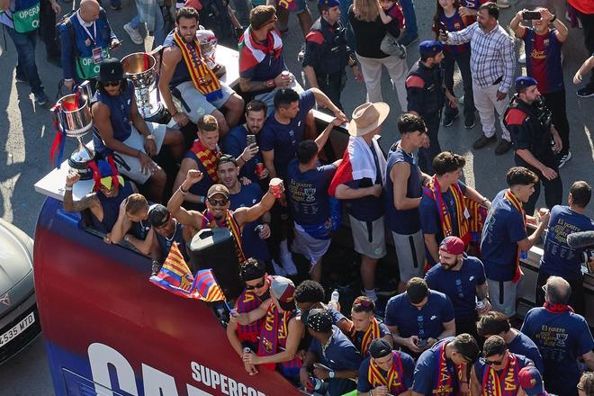 ¡De locos! Las mejores imágenes de una ciudad entregada al Barça