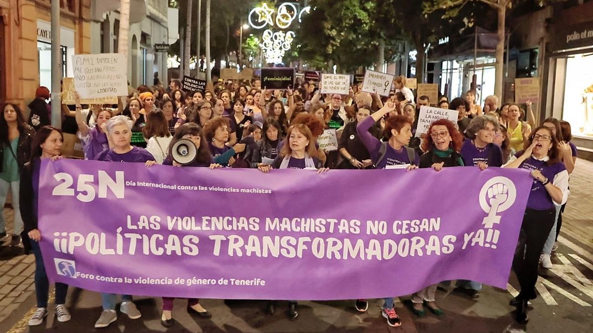 Una edición anterior de la manifestación del 25N en Santa Cruz.