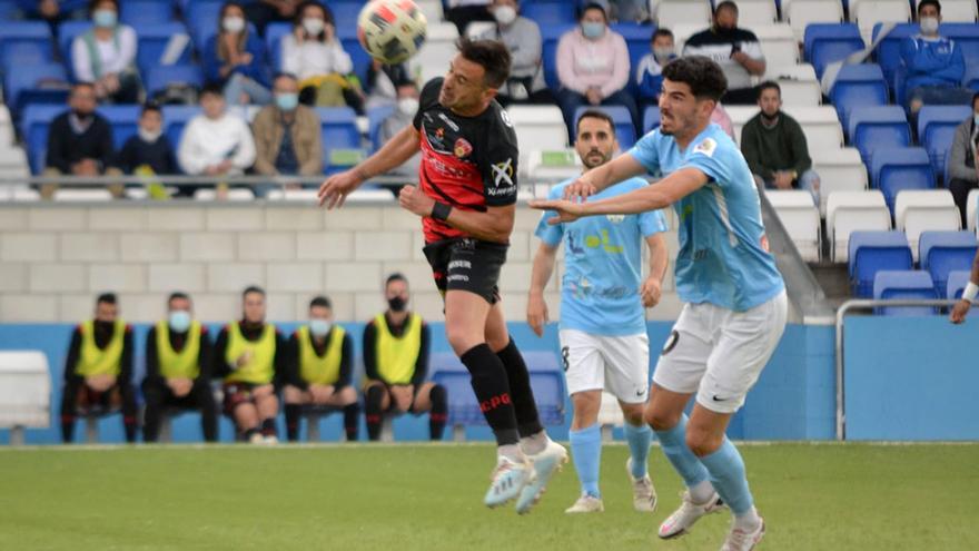 Lance del partido entre el Ciudad de Lucena y el Salerm Puente Genil.