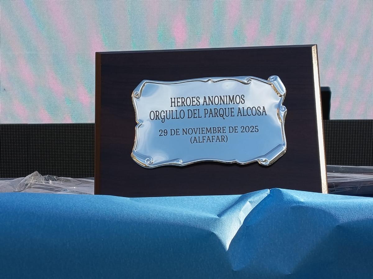 Placa conmemorativa en homenaje al trabajo del voluntariado durante la dana.