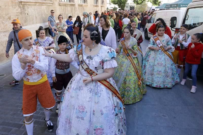 La Diputació de València recibe a las comisiones falleras