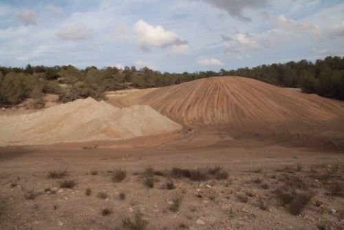 El Seprona investiga roturaciones en Sierra Escalona en dominio público