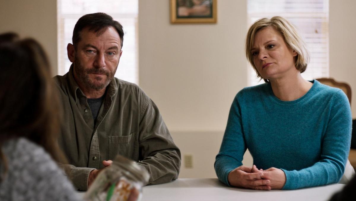 Jason Isaacs y Martha Plimpton interpretan a Jay y Gail.