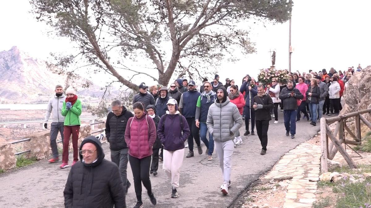 Novelda completa una romería extraordinaria de bajada de la Santa