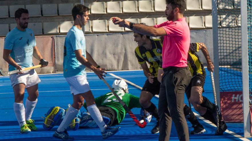 Doble empate en los derbis valencianos de la División de Honor B de hockey hierba