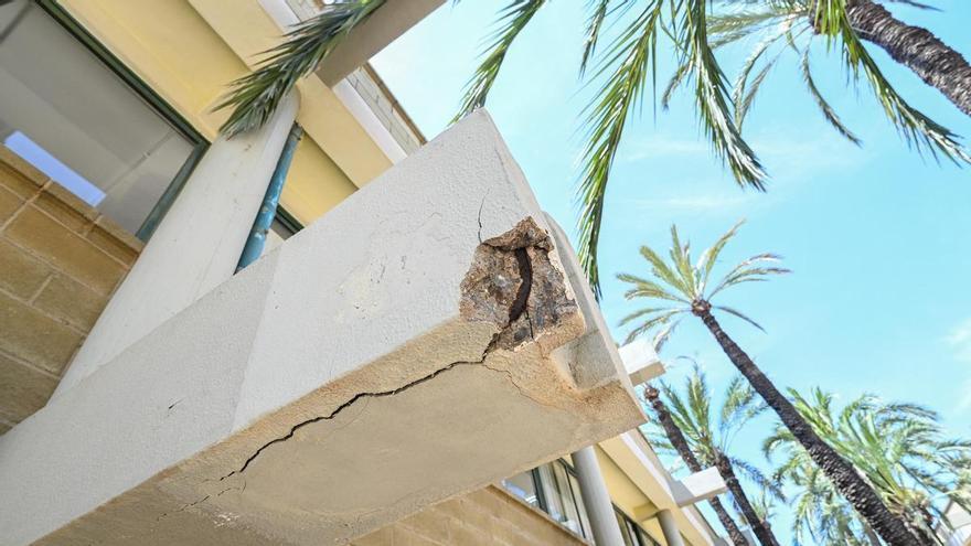 rado de FP en Elche apuntalado seis años y con una torre protegida con redes