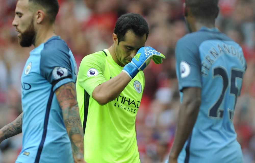 El Manchester City se impuso (1-2) este sábado al Manchester United en el derbi que abría la cuarta jornada de Premier League, en un encuentro marcado por el enfrentamiento entre Mourinho y Guardiola.