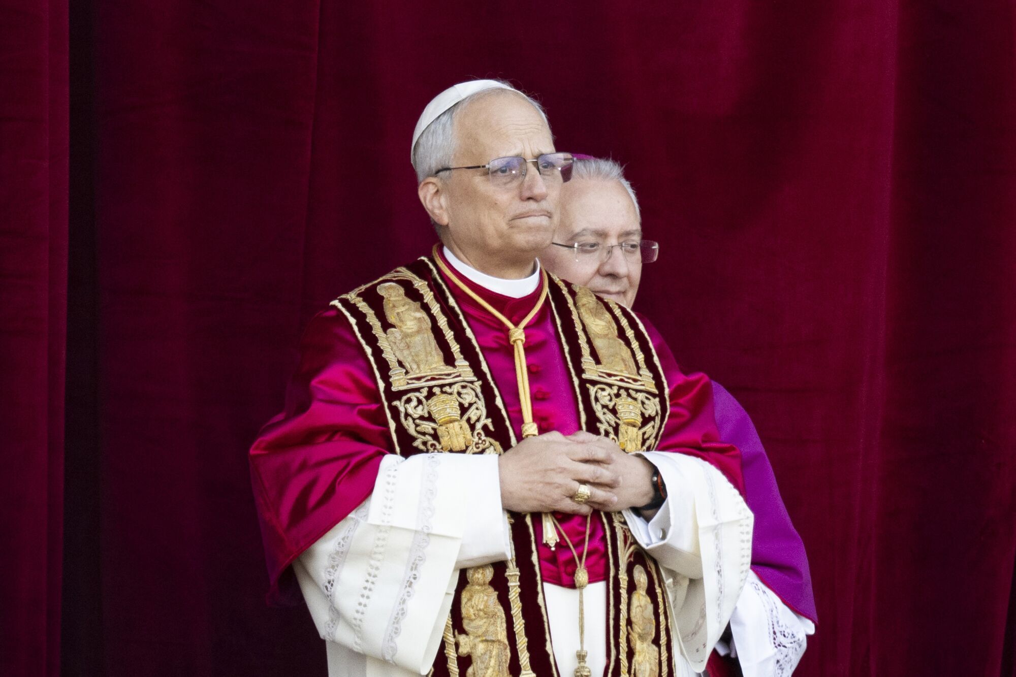08/05/2025 08 May 2025, Vatican, Vatican City: The newly elected Pope Leo XIV (L), the American Robert Prevost, appears on the balcony of St. Peter's Basilica in the Vatican after the Papal Conclave. Photo: Marijan Murat/dpa SOCIEDAD INTERNACIONAL Marijan Murat/dpa
