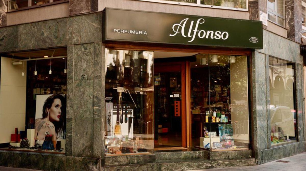 Tienda actual en la calle Joaquín Fernández Acebal, ayer.
