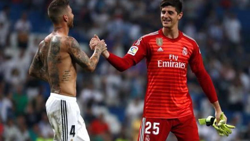 Ramos felicita Courtois.