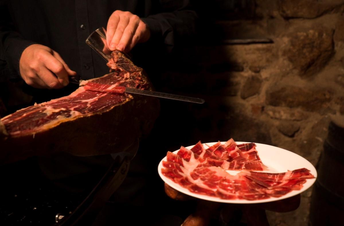 Del 2 al 4 de diciembre Montánchez celebra sus Jornadas Gastronómicas del Cerdo Ibérico.