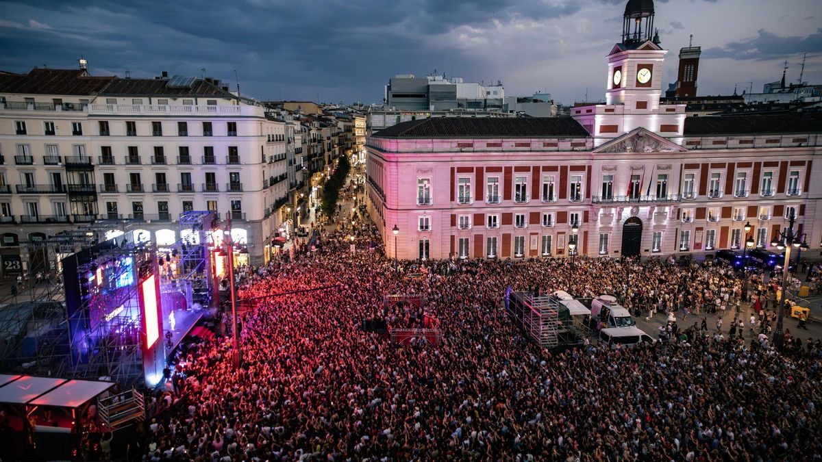 Más de 12.000 personas disfrutaron de un espectáculo gratuito dedicado a Camarón de la Isla en la Puerta del Sol.