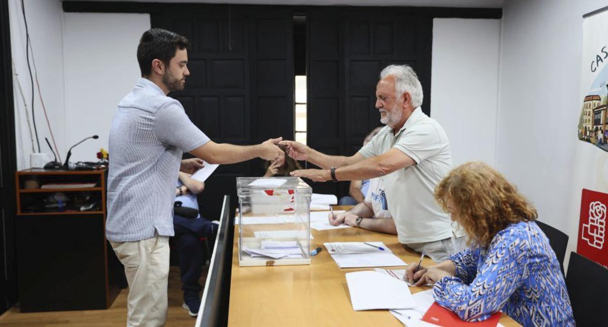 El candidato del PSOE se decidirá en una segunda vuelta entre Llera y Nuño