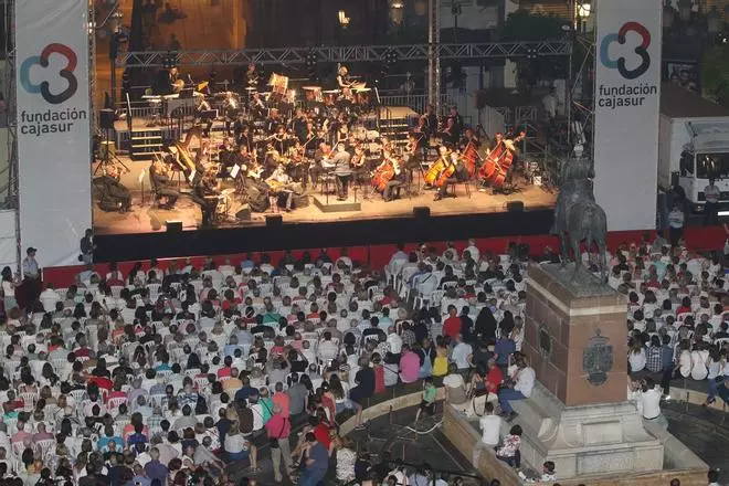 La Feria no es el final: de la Noche Blanca a las fiestas de los barrios o la Velá