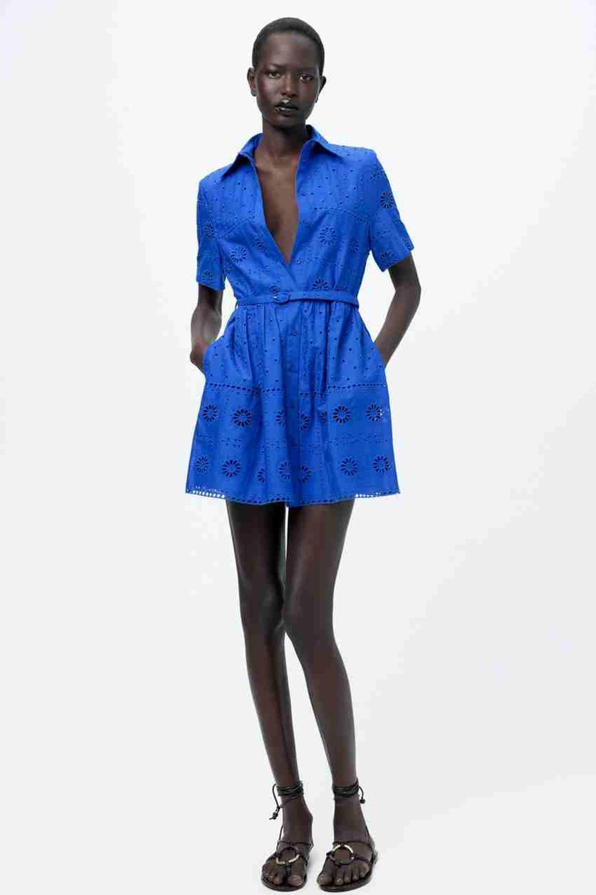 Vestido corto confeccionado en hilatura de algodón 100%