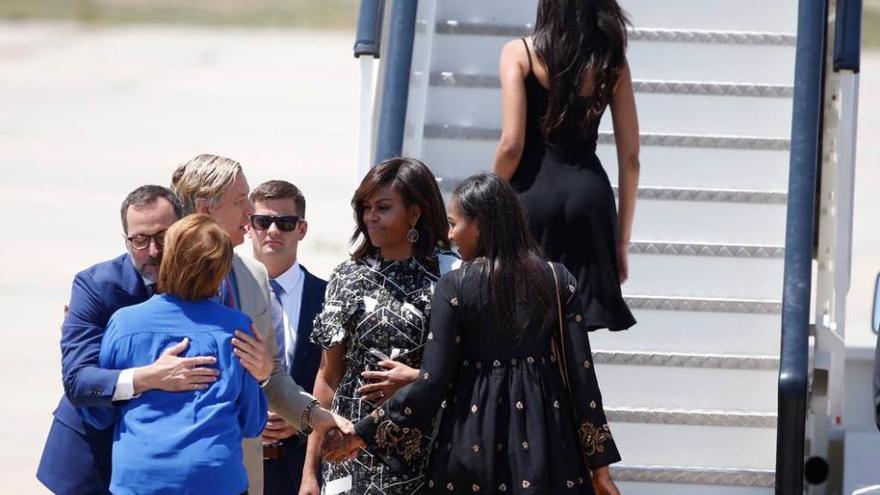 Michelle Obama, ayer, con su hijas, Malia y Sasha, y su madre.