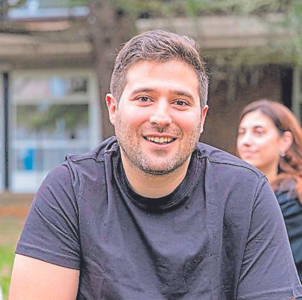 Ignacio Sánchez viene en representación del Centro Gallego de Santa Fe, Argentina