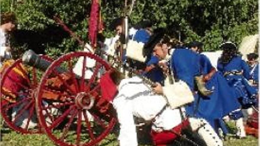 Soldats fent la recreació de la batalla dels Prats, en una edició anterior