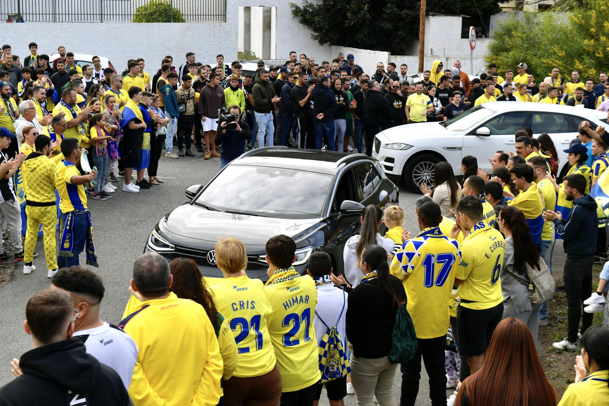 Aficionados despiden a la UD en Barranco Seco antes de ir a Tenerife