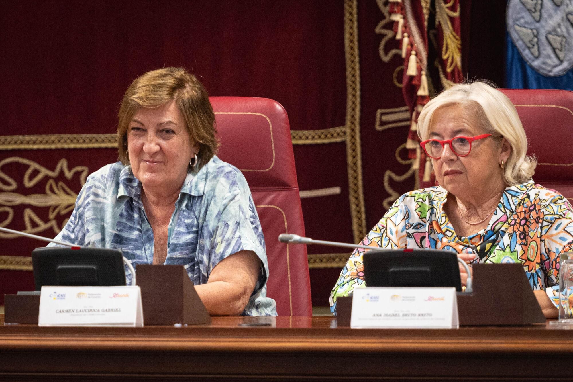 Mujeres con discapacidad en el Parlamento de Canarias