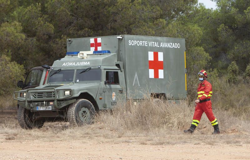 Gloria Calero visita la Unidad Militar de Emergencias, UME en la base militar de Bétera