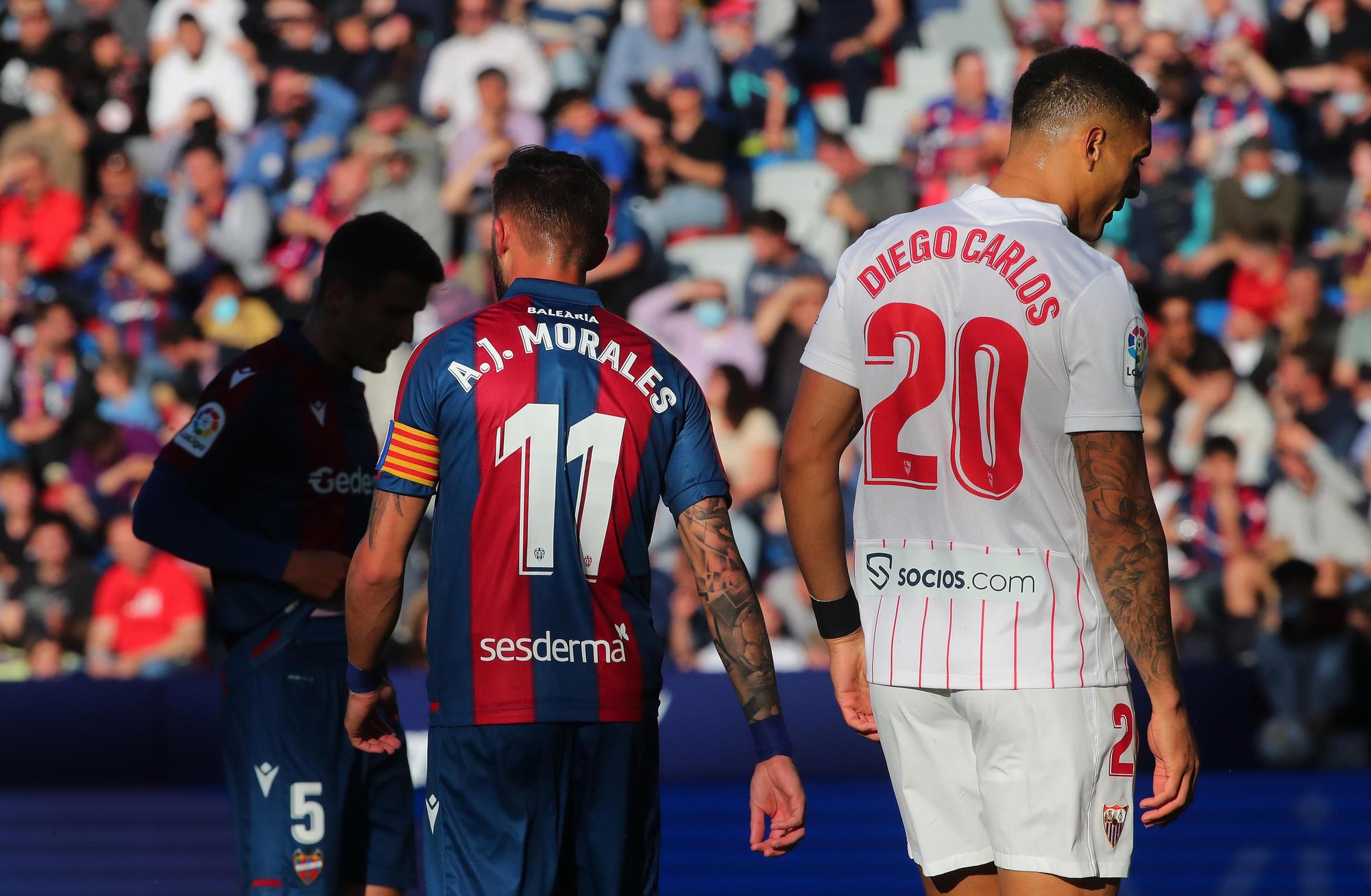 Las imágenes del partido entre el Levante UD y el Sevilla