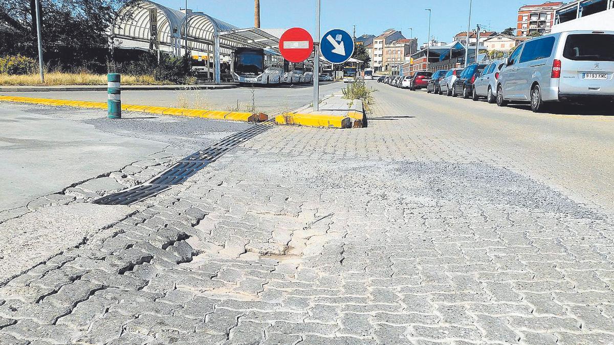 La part enfonsada a l’entrada de l’estació pel carrer de la Maternitat d’Elna