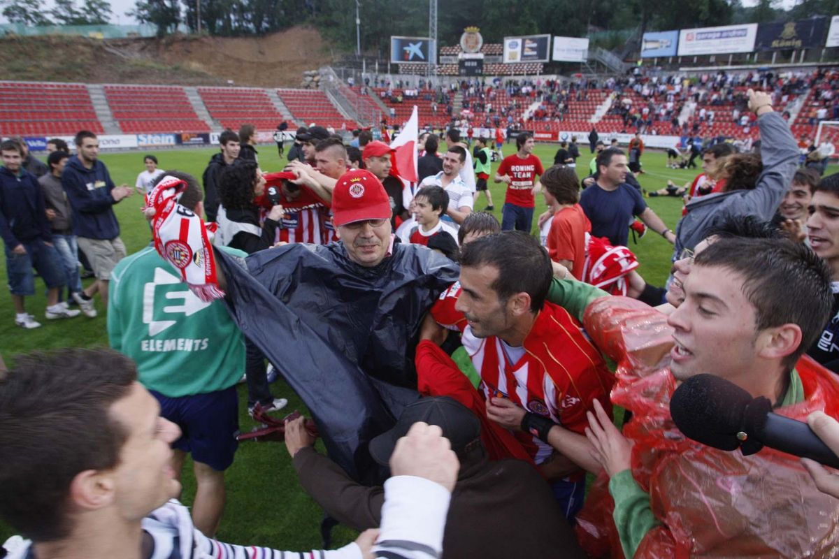 Kiko Ratón és felicitat pels aficionats gironins al final del partit