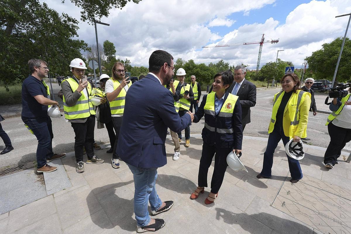Les imatges de la visita de la ministra d'Habitatge a les obres de pisos protegits a Domeny