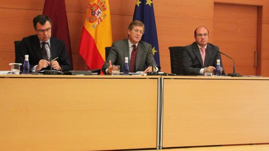 José Ballesta, Juan Bernal y Pedro Antonio Sánchez en la rueda de prensa posterior al Consejo de Gobierno.