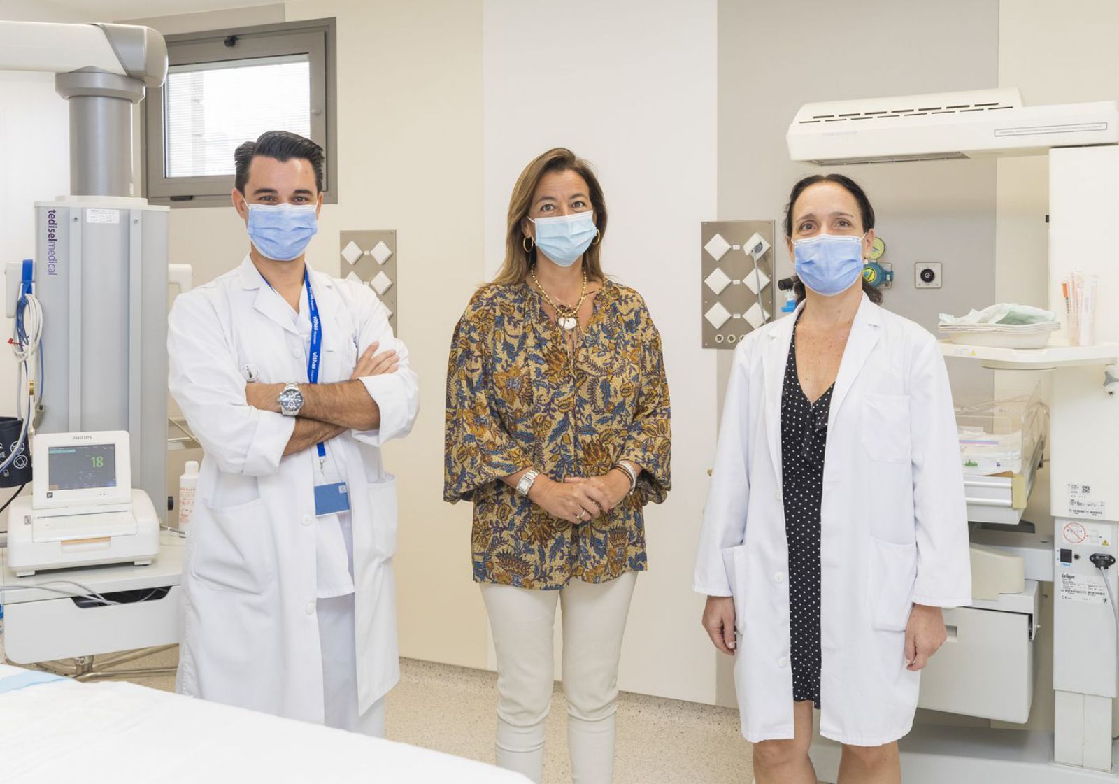 Flavio da Silva, Dir. de enfermería, Dra. Paloma Leis, Dir. gerente, y Dra. Isabel Rodríguez, Dir. médica en Canarias.