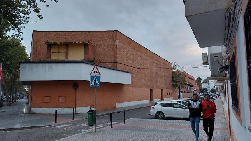 El Pleno da un nuevo paso para que el antiguo cine Córdoba del Sector Sur se convierta en un centro comercial