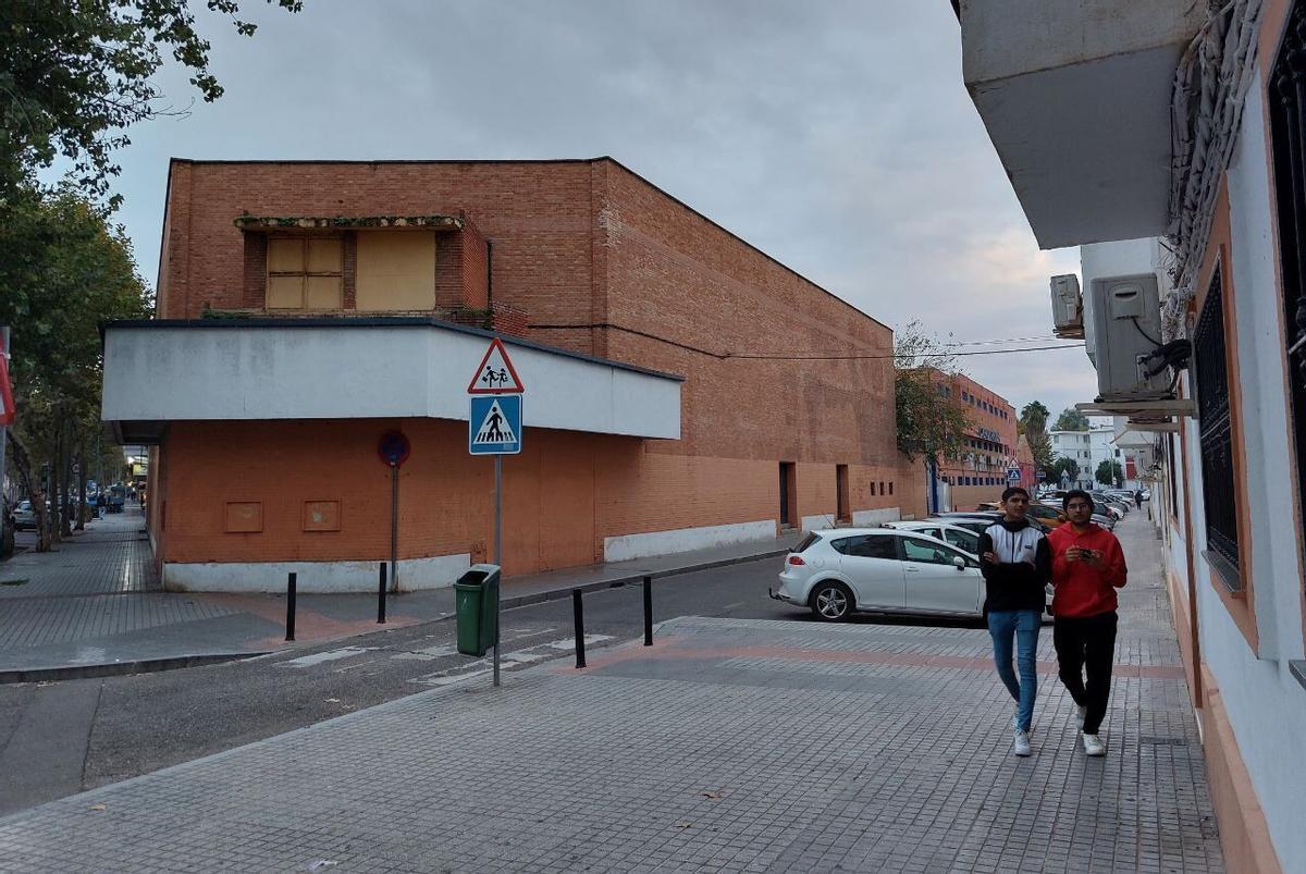 Local entre las calles Úbeda y Cabra donde se ubicaba el antiguo cine Córdoba.