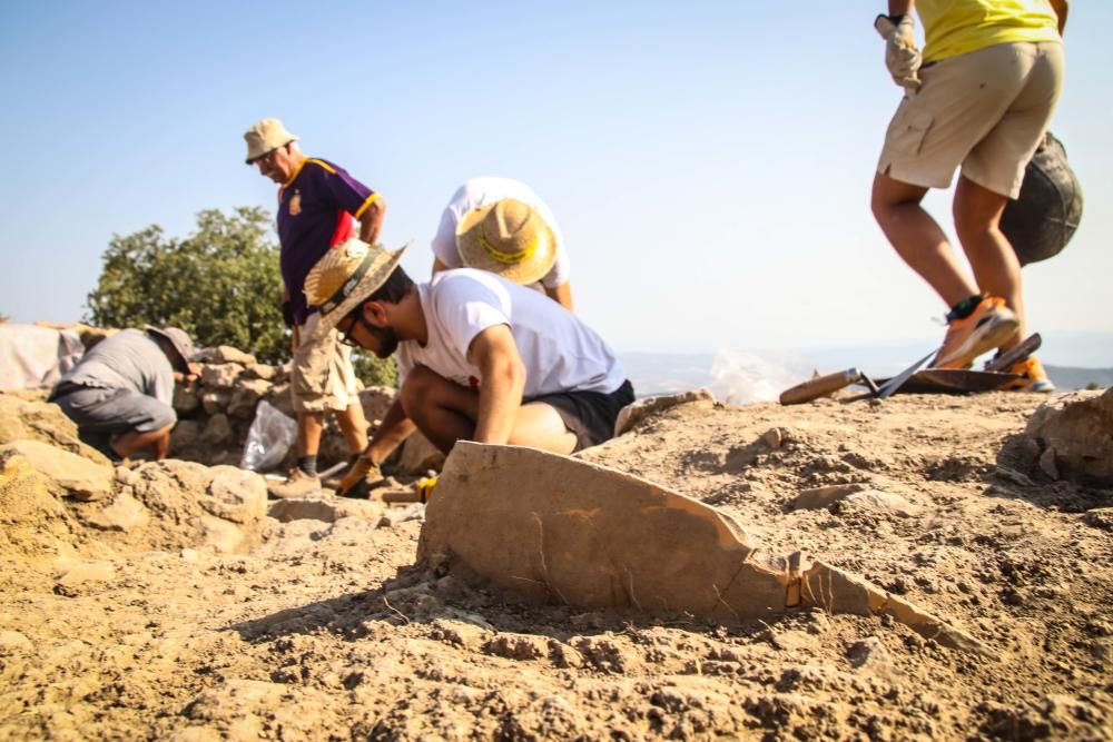 Excavaciones en el Cabeçó de Mariola