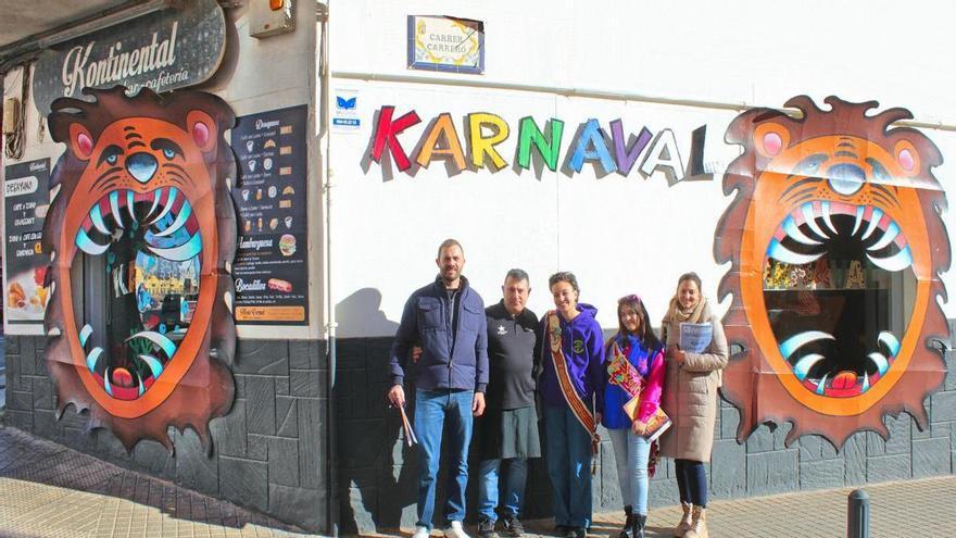 La cafetería Kontinental gana el concurso de escaparates del Carnaval de Vinaròs