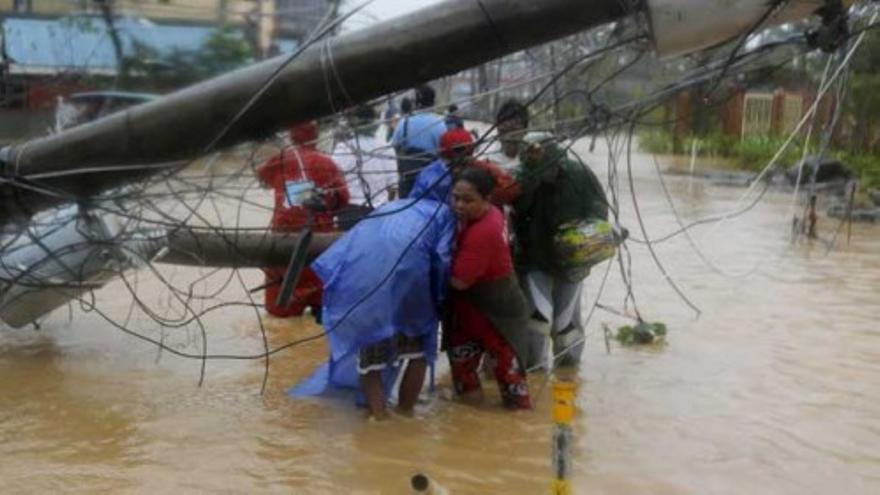 Otro tifón de categoría 3 golpea Filipinas