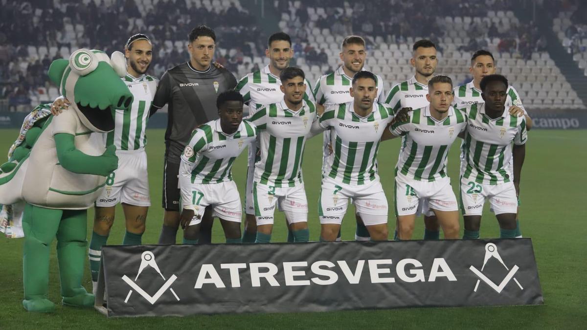 Equipo titular del Córdoba CF que ganó en El Arcángel al Antequera, este sábado.