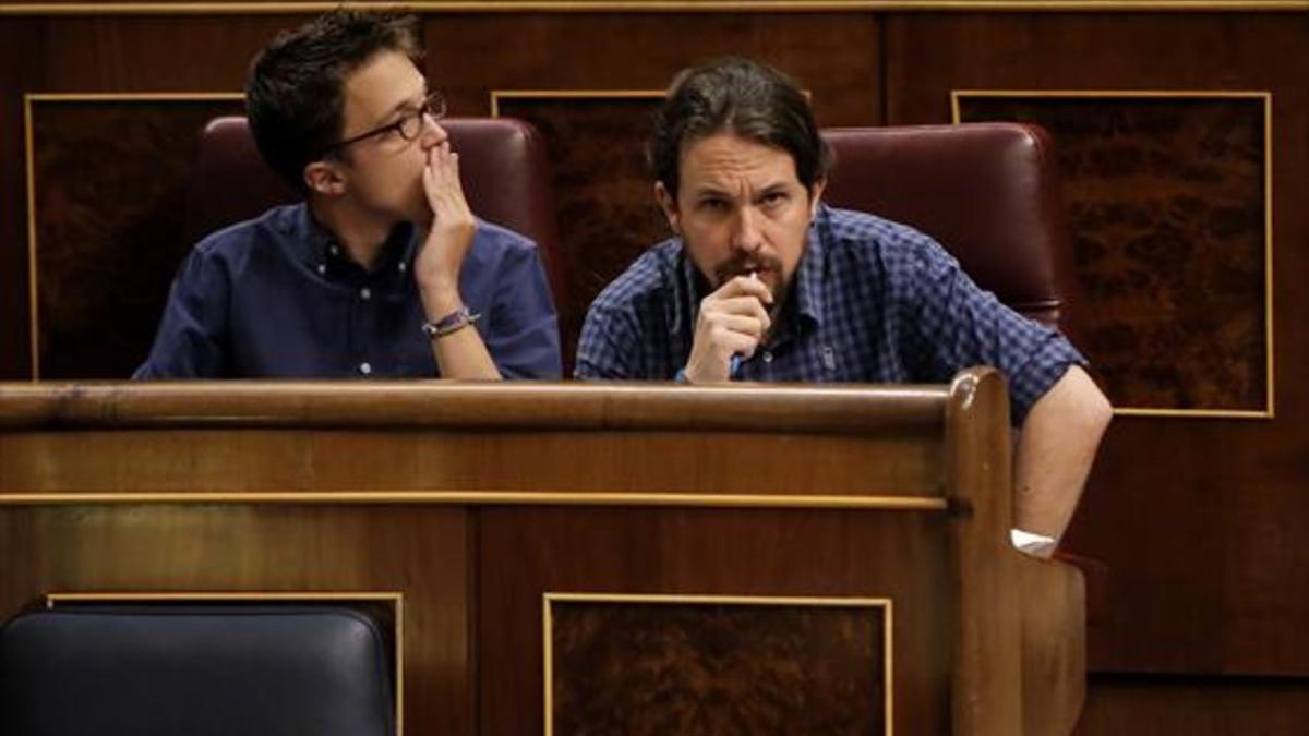 Íñigo Errejón y Pablo Iglesias, durante un pleno del Congreso de los Diputados.