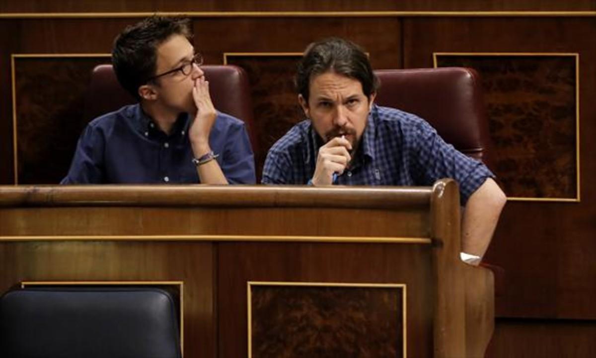 Íñigo Errejón y Pablo Iglesias, durante un pleno del Congreso de los Diputados.