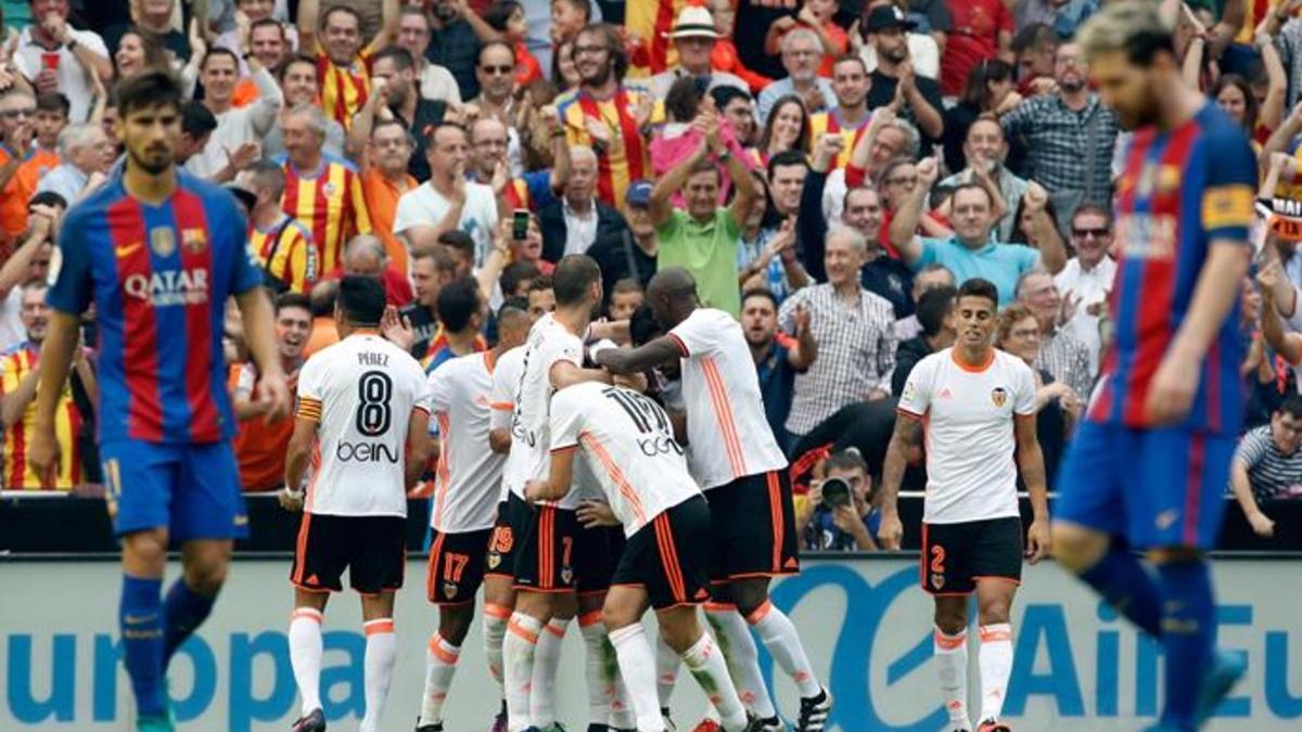 Munir celebró el gol así con sus compañeros