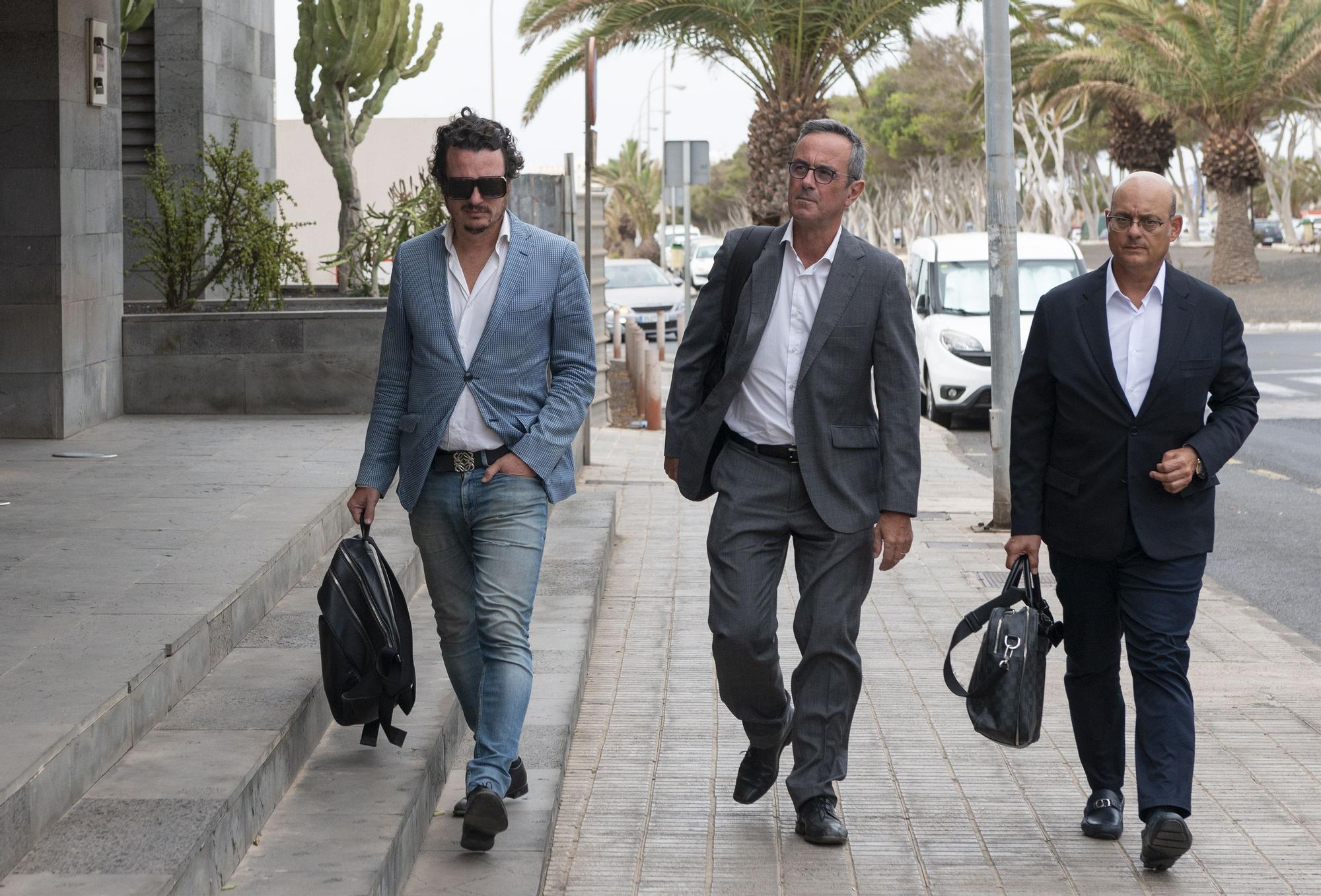 Pedro San Ginés e Ignacio Calatayud acuden a los juzgados de Arrecife por los pagos millonarios al abogado