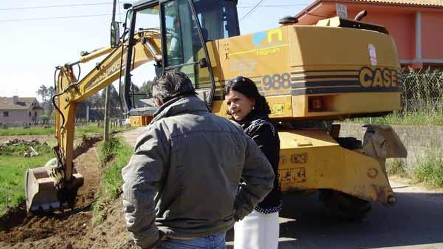 La alcaldesa visita las obras en la zona de Cotanexo