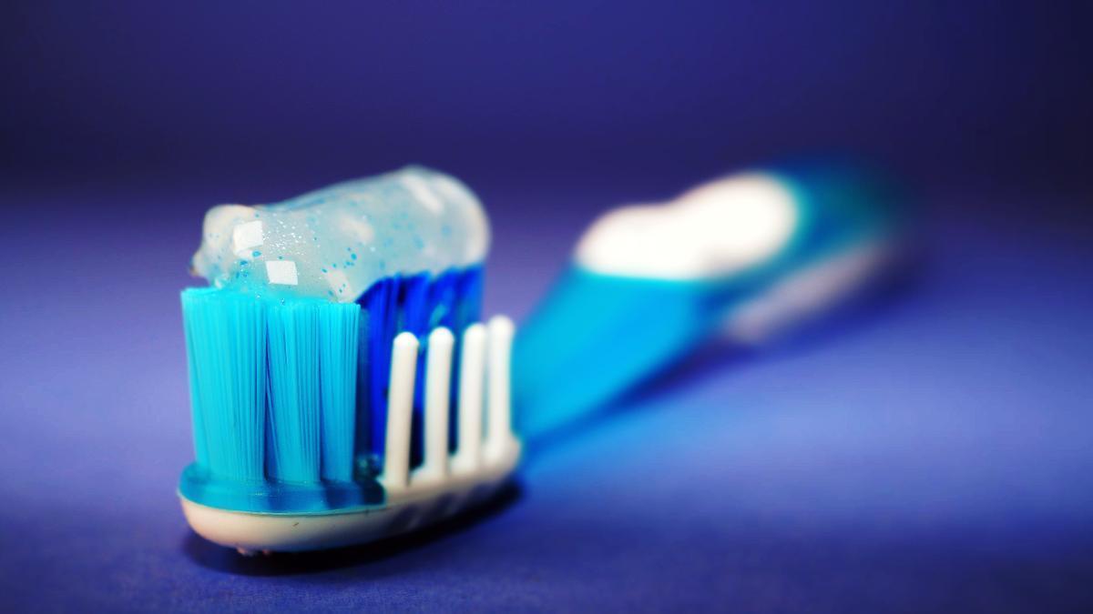 Pasta de dientes en la vitrocerámica, no te creerás el resultado