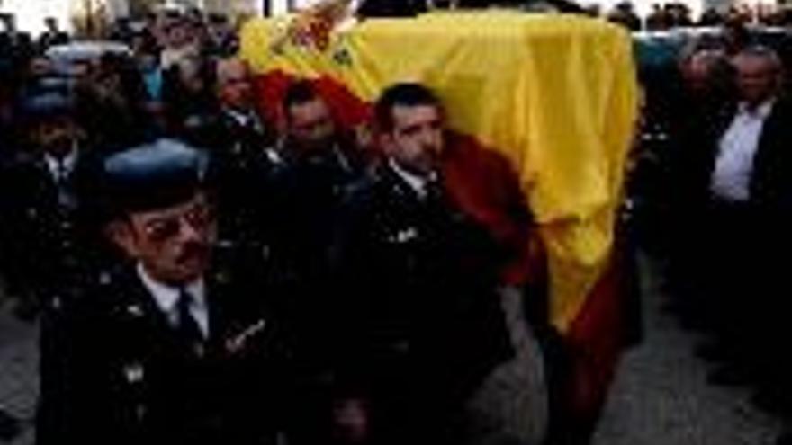 Talaván despide &quot;con tristeza&quot; al guardia civil José Luis Periáñez