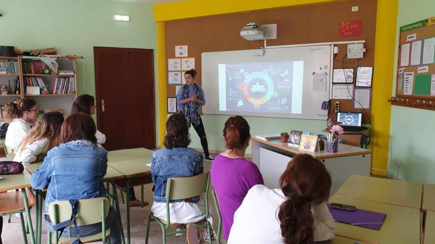 Los profesores del Colegio Meres van a clase en verano